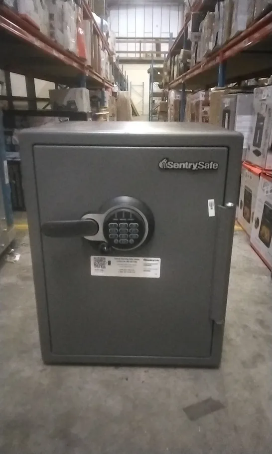 SENTRY COMBINATION SAFE - SFW205GPC