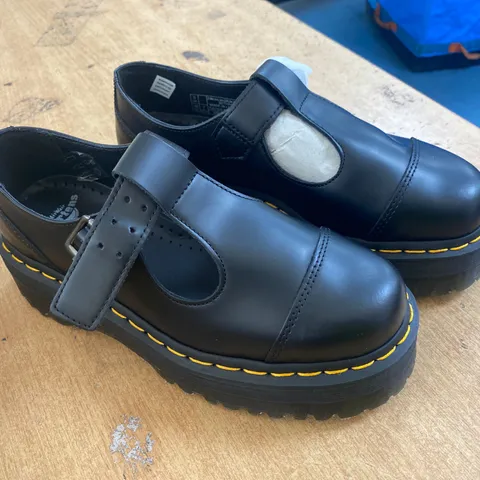 PAIR OF DR MARTENS UK SIZE 5 BLACK SHOES