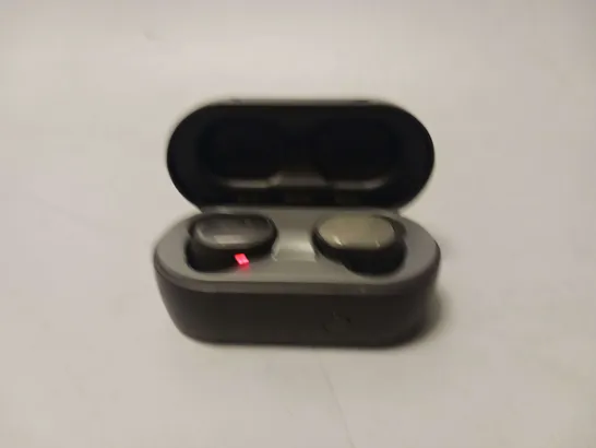 SET OF 5 SKULLCANDY EARPHONES