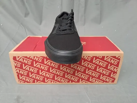 BOXED PAIR OF VANS WARD SHOES IN BLACK UK SIZE 9.5