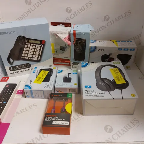 BOX OF ASSORTED ELECTRICAL ITEMS TO INCLUDE HEADPHONES, REMOTE CONTROLS AND SPEAKERS