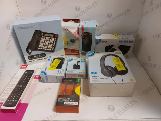 BOX OF ASSORTED ELECTRICAL ITEMS TO INCLUDE HEADPHONES, REMOTE CONTROLS AND SPEAKERS