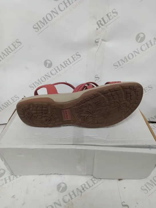 BOXED PAIR OF SKECHERS REGGAE SANDALS - SIZE NOT SPECIFIED