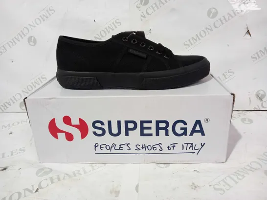 BOXED PAIR OF SUPERGA SHOES IN BLACK UK SIZE 7