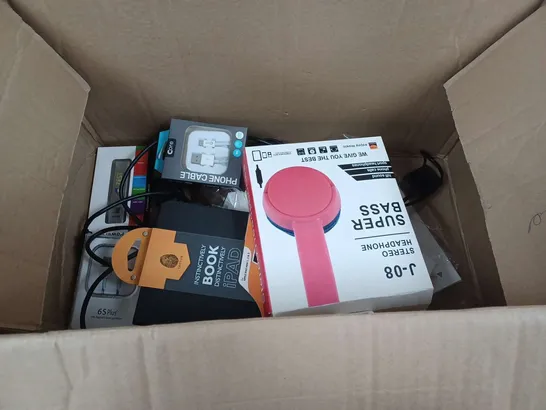 BOXED LOT OF APPROXIMATELY 15 ELECTRICAL ITEMS TO INCLUDE HEADPHONES, POWERBANKS AND CHARGING CABLES