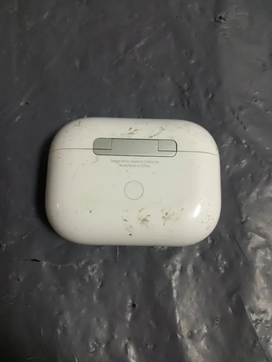 PAIR OF APPLE AIRPODS PRO IN WHITE