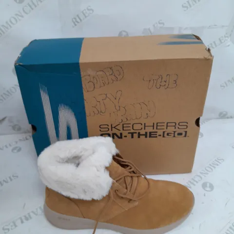 BOXED SKECHERS GO WALK ANKLE BOOTS SIZE 6 1/2