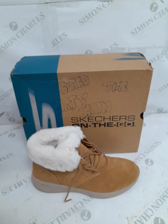 BOXED SKECHERS GO WALK ANKLE BOOTS SIZE 6 1/2