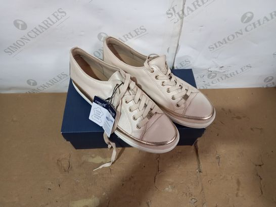 BOXED PAIR OF CAPRICE SHOES SIZE 7