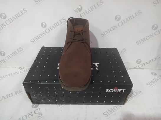 BOXED PAIR OF SOVIET DESERT SHOES IN BROWN UK SIZE 8.5