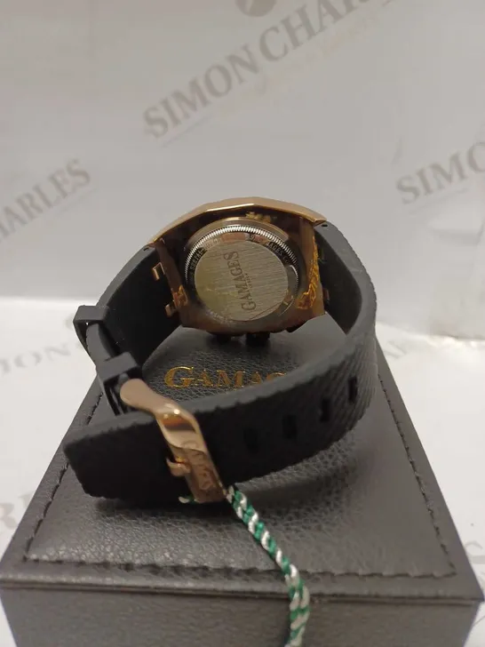 GAMAGES COMMANDER ROSE TRIPLE DATE DIAL RUBBER STRAP WRISTWATCH	