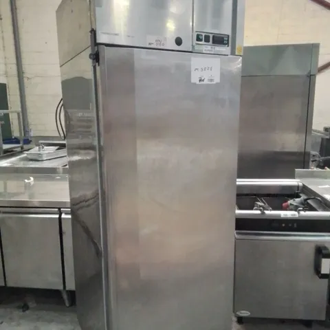 OLIS TALL COMMERCIAL FRIDGE 