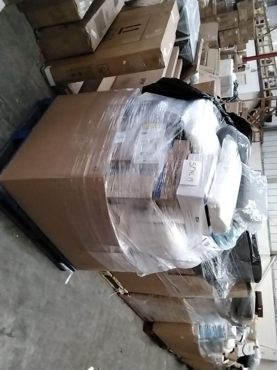 PALLET OF ASSORTED ITEMS TO INCLUDE: MEMORY FOAM PILLOWS, CERVICAL PILLOW ETC