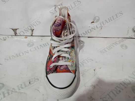 BOXED PAIR OF CONVERSE ALL STAR SHOES IN DESSERT PRINT SIZE UNSPECIFIED