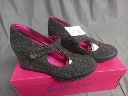 BOX OF APPROXIMATELY 10 BLACK  GUPPY LOVE BY BLOWFISH SHOES IN VARIOUS SIZES 