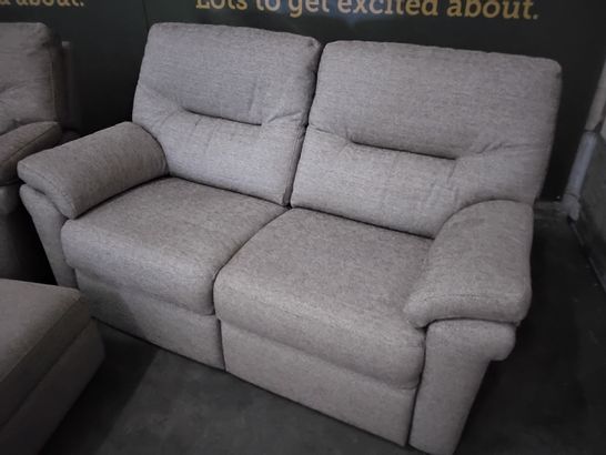 QUALITY G PLAN SEATTLE BAMBOO EARTH FABRIC LOUNGE SUITE, COMPRISING, FIXED THREE SEATER SOFA, FIXED 2.5 SEATER SOFA & STORAGE FOOTSTOOL 