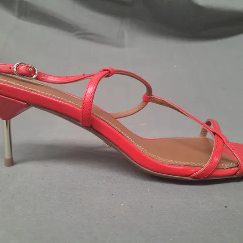 BOXED PAIR OF REISS OPEN TOE LOW HEEL STRAPPY SANDALS IN RED EU SIZE 40