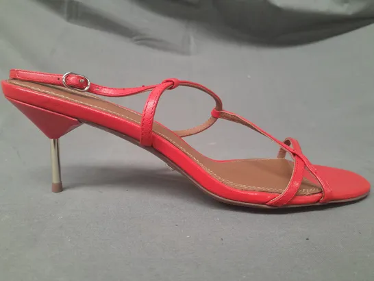 BOXED PAIR OF REISS OPEN TOE LOW HEEL STRAPPY SANDALS IN RED EU SIZE 40