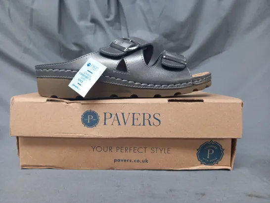 BOXED PAIR OF PAVERS OPEN TOE SANDALS IN PEWTER SIZE 7