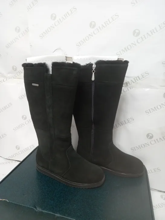 BOXED EMU AUSTRALIA BLACK BOOTS SIZE 6