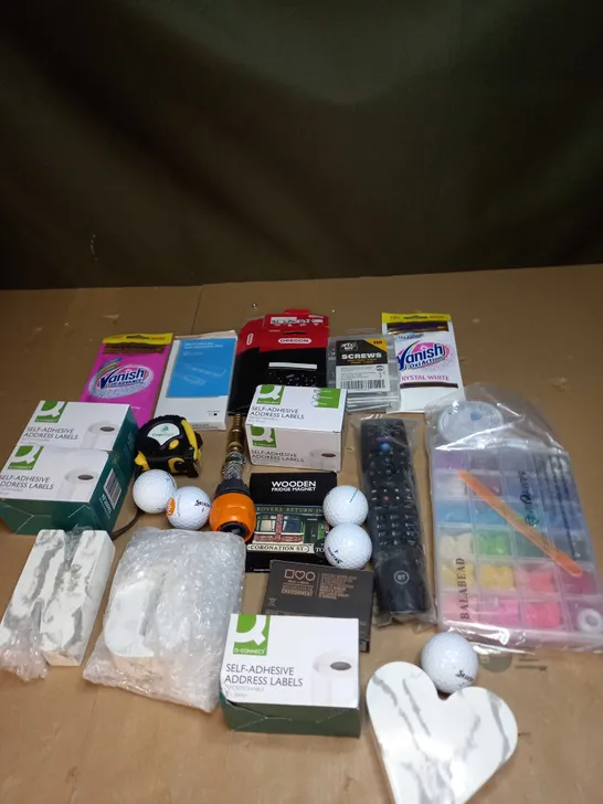 LOT OF ASSORTED ITEMS TO INCLUDE GOLF BALLS, BIKE CHAINS AND SCREW KIT 