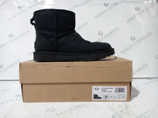 BOXED PAIR OF UGG CLASSIC MINI SHOES IN BLACK UK SIZE 5.5