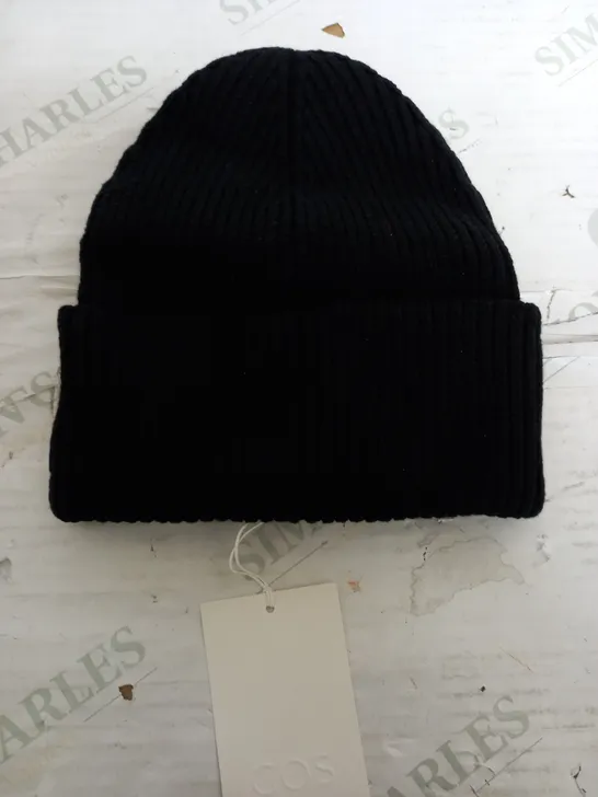 COS BLACK PLAIN BEANIE  