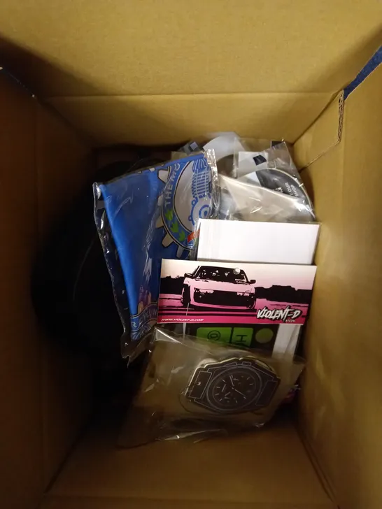 BOX OF APPROXIMATELY 15 ASSORTED VEHICULAR PARTS AND ACCESSORIES TO INCLUDE BLIND SPOT MIRROR, OIL FILTER, SHIMANO BICYCLE CHAIN ETC 