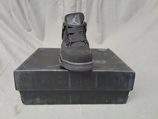 BOXED PAIR OF NIKE AIR JORDAN 4 RETRO SHOES IN BLACK UK SIZE 8