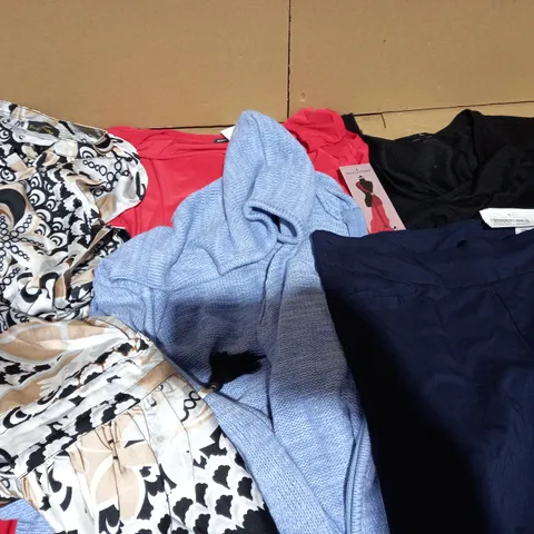 LOT OF 5 WOMEN CLOTHES INCLUDING TROUSERS, TOP, SHIRT (APPROX. SIZES M)