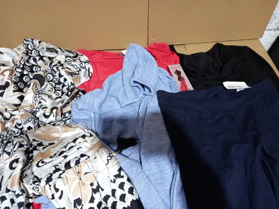 LOT OF 5 WOMEN CLOTHES INCLUDING TROUSERS, TOP, SHIRT (APPROX. SIZES M)