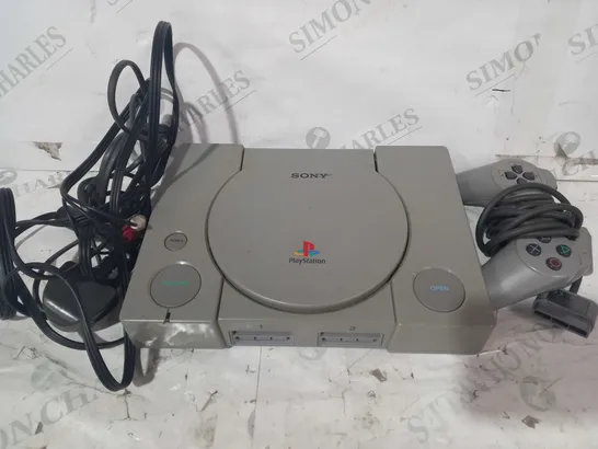 SONY PLAYSTATION 1 GAMES CONSOLE W. CONTROLLER