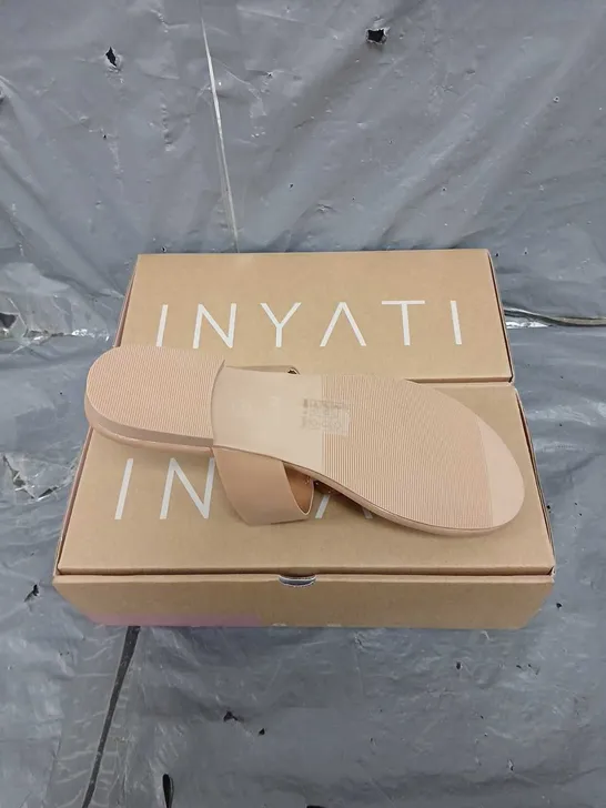 INYATI X2 BOXED PAIRS OF LEANDRA THONG STYLE SANDAL IN TOASTED NUT SIZE 6