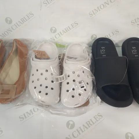 BOX OF APPROXIMATELY 20 ASSORTED PAIRS OF SHOES AND FOOTWEAR ITEMS IN VARIOUS STYLES AND SIZES TO INCLUDE SOLE, ELLA, ETC