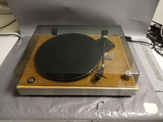 BOXED ROBERTS RECORD PLAYER 