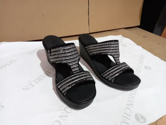 BOXED PAIR OF SKECHERS RUMBLE ON BLING GAL RHINESTONE SLIDE WEDGE SANDAL BLACK/SILVER - SIZE 6