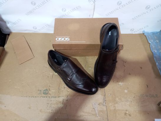 BOXED PAIR OF ASOS BROWN FAUX LEATHER SHOES SIZE 12