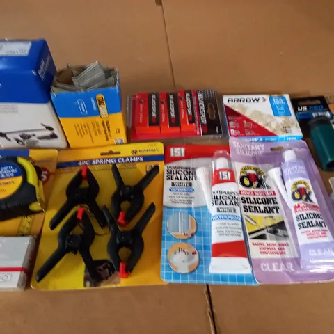 LOT OF ASSORTED DIY AN DTOOL ITEMS TO INCLUDE BOSCH DRILL BIT AND SILICONE SEALANT