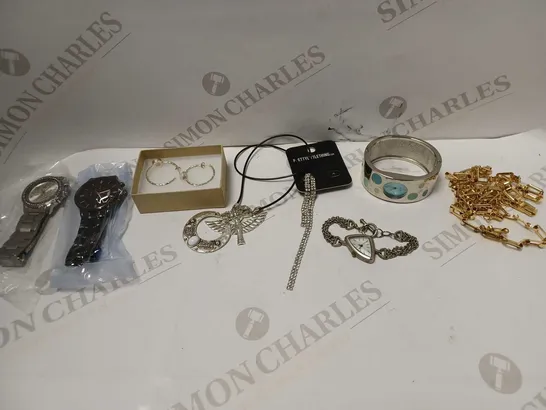 LOT OF APPROX 8 ASSORTED JEWELLERY ITEMS TO INCLUDE NEXT SILVER BANGLE WATCH, DESIGNER BLACK BRACELET WATCH, ETC