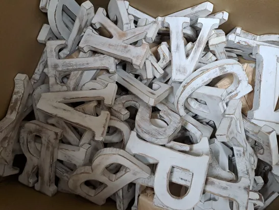 LARGE QUANTITY OF ASSORTED SHABBY CHIC ALPHABET LETTERS 