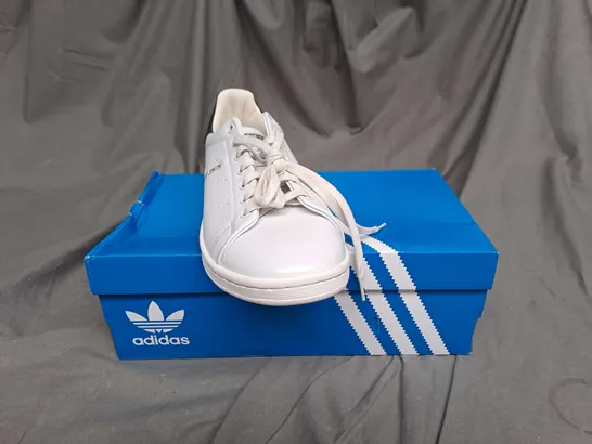 BOXED PAIR OF ADIDAS STAN SMITH LUX SHOES IN WHITE SIZE 8