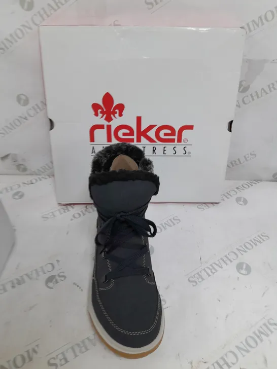 BOXED PAIR OF RIEKER WARM HIKING BOOTS IN NAVY UK SIZE 6.5