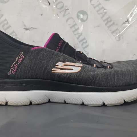 PAIR OF SKECHERS SUMMIT SLIP-IN SHOES IN BLACK/GREY/PINK UK SIZE 5