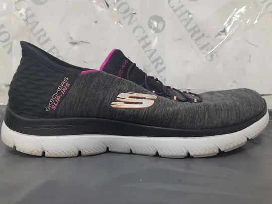 PAIR OF SKECHERS SUMMIT SLIP-IN SHOES IN BLACK/GREY/PINK UK SIZE 5