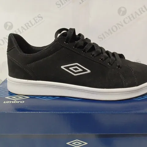 BOXED UMBRO C CUP MENS SHOES - SIZE 9 