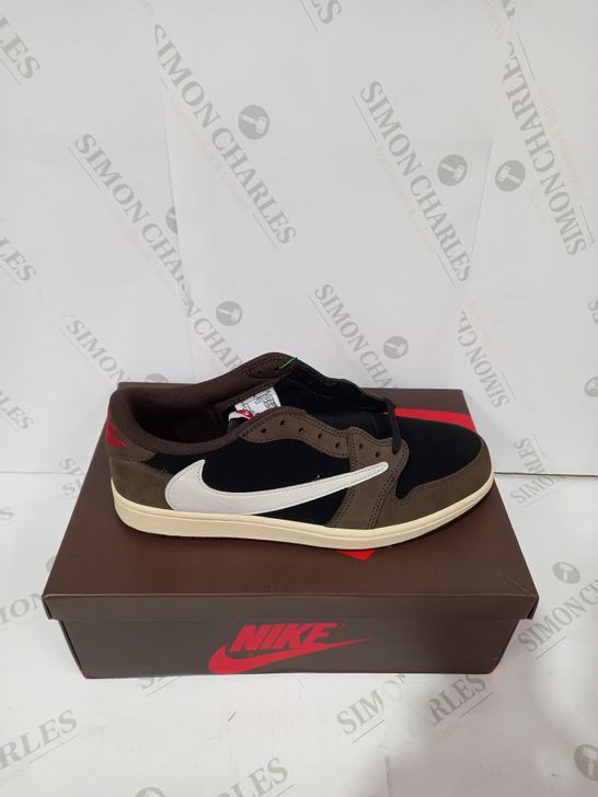 BOXED PAIR OF NIKE BROWN/BLACK/WHITE TRAINERS SIZE 10