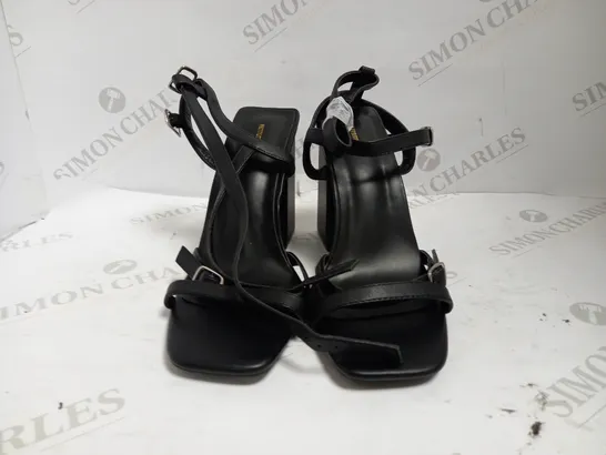 PRETTYLITTLETHING STRAPPY BLOCK HEEL SHOES UK SIZE 6