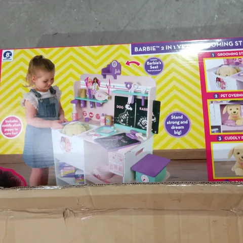 BARBIE 2 IN 1 VET GROOMING PLAY CENTRE