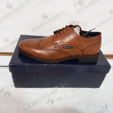 PAIR OF BEN SHERMAN WIDE FIT CHUNKY LEATHER LACE UP SHOES IN TAN LEATEHR SIZE 9