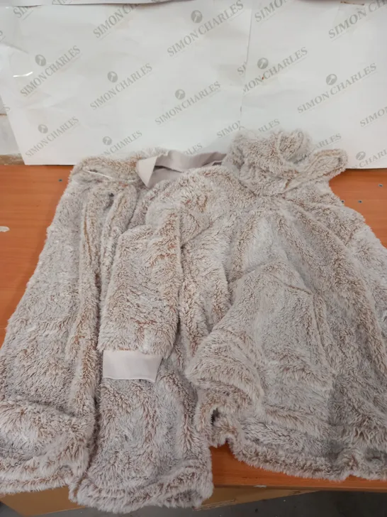 FLUFFY PAJAMA SET IN PROSECCO COLOUR